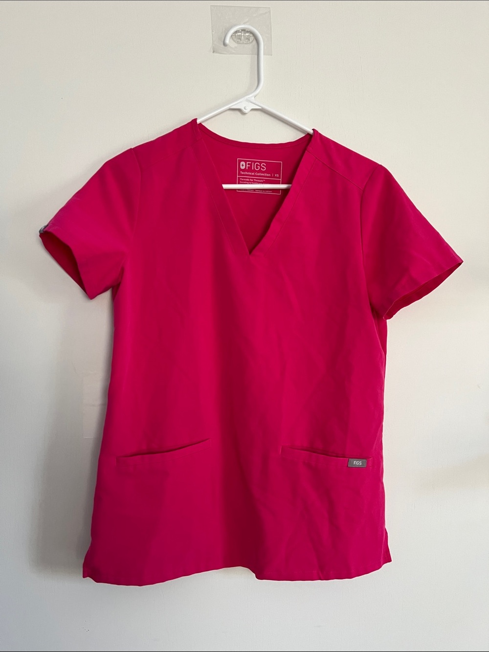 FIGS Women's V-Neck Scrub Top in Fuchsia EUC